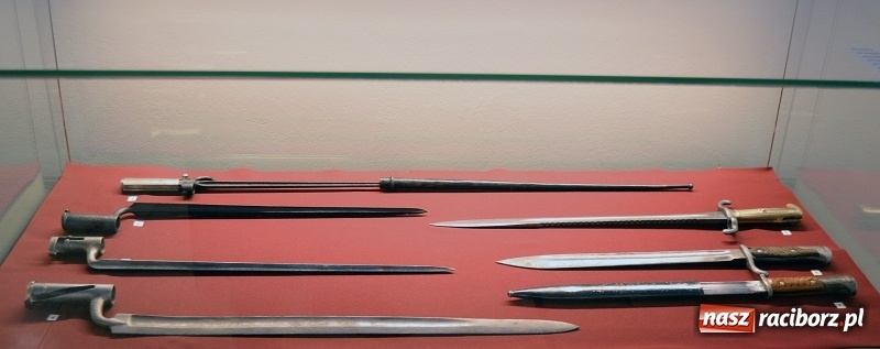 Zdjęcie w galerii na portalu naszraciborz.pl: W Muzeum można oglądać nową, stałą wystawę militariów wiadomości z regionu