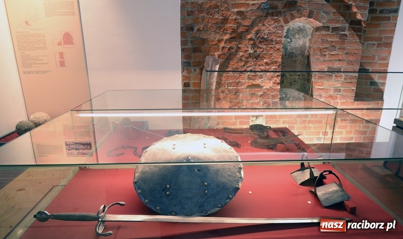 Zdjęcie w galerii na portalu naszraciborz.pl: W Muzeum można oglądać nową, stałą wystawę militariów wiadomości z regionu