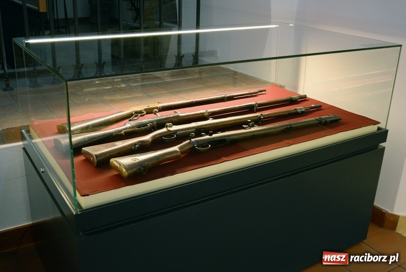 Zdjęcie w galerii na portalu naszraciborz.pl: W Muzeum można oglądać nową, stałą wystawę militariów wiadomości z regionu