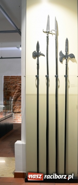 Zdjęcie w galerii na portalu naszraciborz.pl: W Muzeum można oglądać nową, stałą wystawę militariów wiadomości z regionu