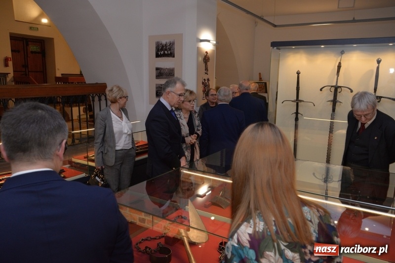 Zdjęcie w galerii na portalu naszraciborz.pl: W Muzeum można oglądać nową, stałą wystawę militariów wiadomości z regionu