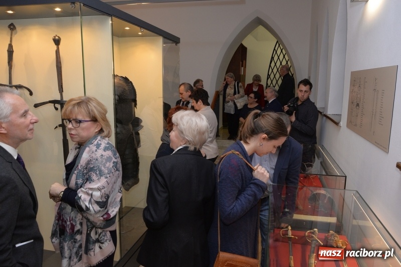 Zdjęcie w galerii na portalu naszraciborz.pl: W Muzeum można oglądać nową, stałą wystawę militariów wiadomości z regionu