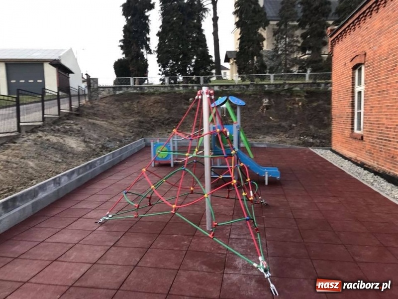 Zdjęcie w galerii na portalu naszraciborz.pl: Dwa nowe place zabaw w gminie Krzyżanowice  wiadomości z regionu