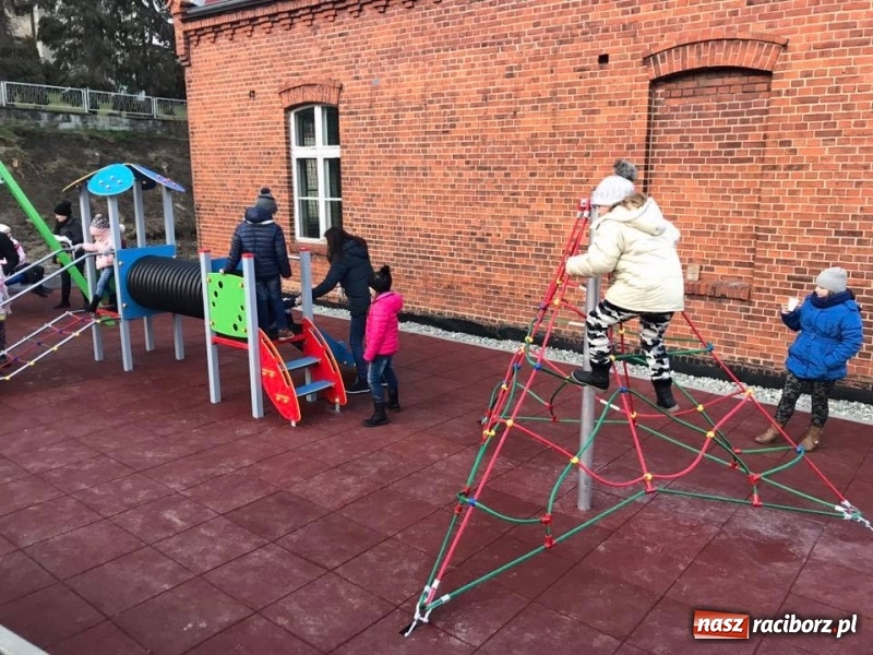 Zdjęcie w galerii na portalu naszraciborz.pl: Dwa nowe place zabaw w gminie Krzyżanowice  wiadomości z regionu
