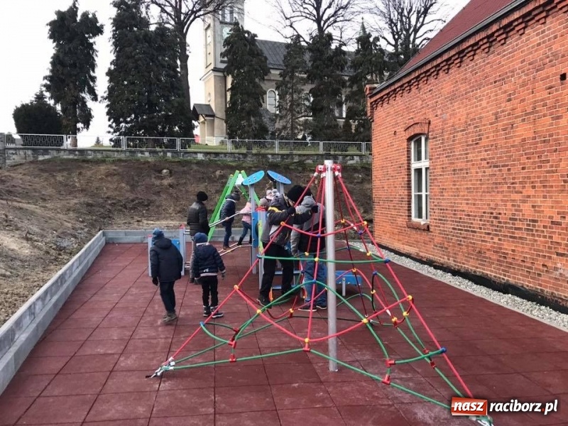 Zdjęcie w galerii na portalu naszraciborz.pl: Dwa nowe place zabaw w gminie Krzyżanowice  wiadomości z regionu
