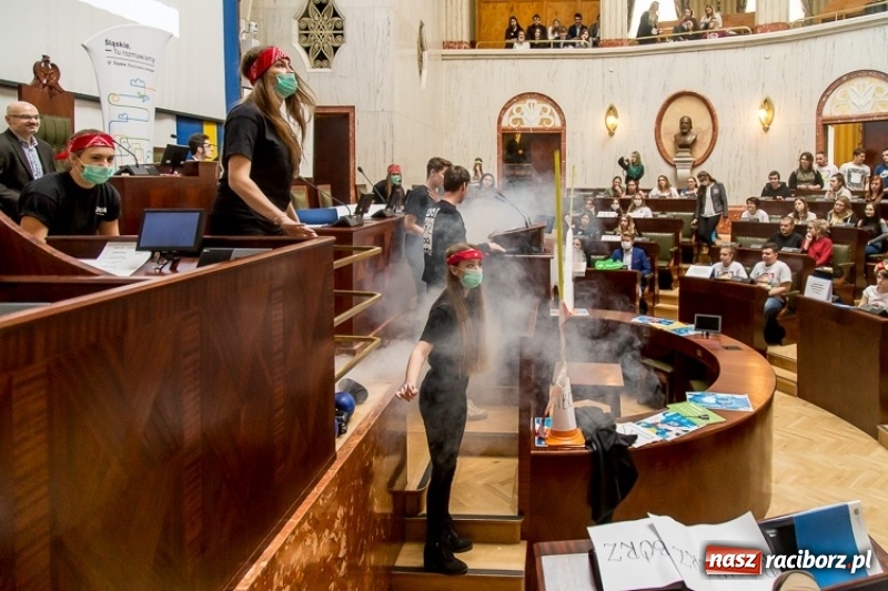 Zdjęcie w galerii na portalu naszraciborz.pl: Eko pomysły na walkę ze smogiem. I LO z Raciborza najlepsze na Śląsku  wiadomości z regionu