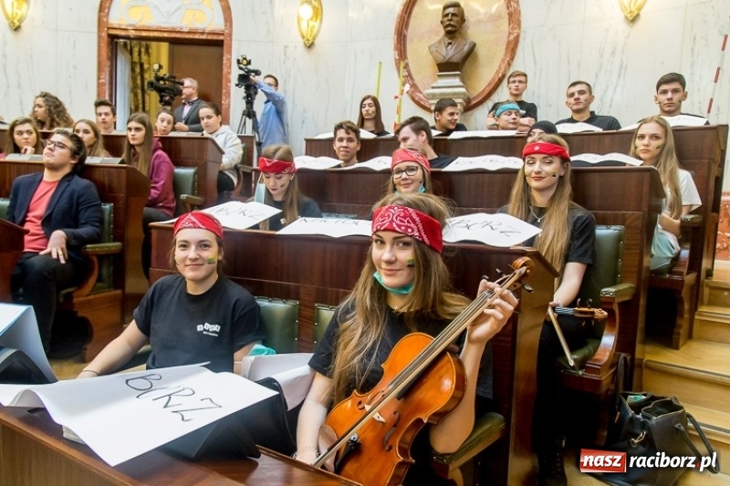 Zdjęcie w galerii na portalu naszraciborz.pl: Eko pomysły na walkę ze smogiem. I LO z Raciborza najlepsze na Śląsku  wiadomości z regionu