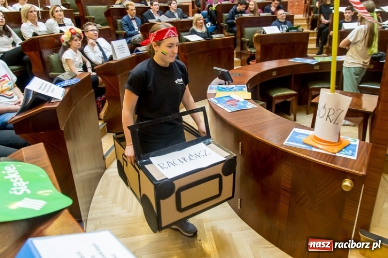 Zdjęcie w galerii na portalu naszraciborz.pl: Eko pomysły na walkę ze smogiem. I LO z Raciborza najlepsze na Śląsku  wiadomości z regionu