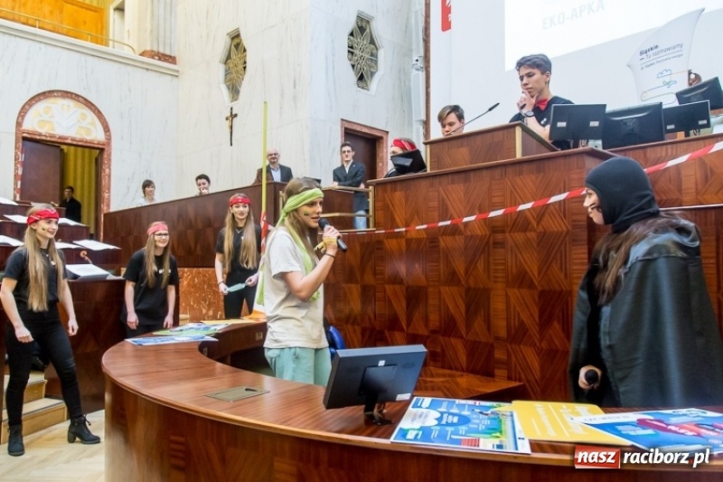 Zdjęcie w galerii na portalu naszraciborz.pl: Eko pomysły na walkę ze smogiem. I LO z Raciborza najlepsze na Śląsku  wiadomości z regionu