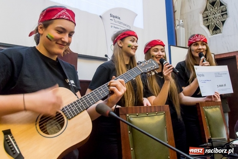 Zdjęcie w galerii na portalu naszraciborz.pl: Eko pomysły na walkę ze smogiem. I LO z Raciborza najlepsze na Śląsku  wiadomości z regionu