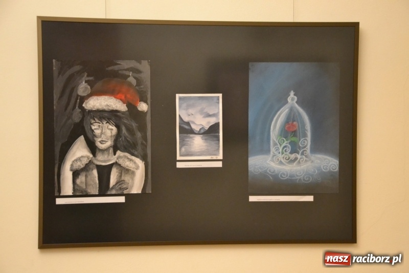 Zdjęcie w galerii na portalu naszraciborz.pl: ZNANE i NIE ZNANE – wernisaż wystawy na Zamku Piastowskim  wiadomości z regionu