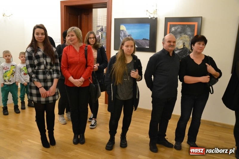Zdjęcie w galerii na portalu naszraciborz.pl: ZNANE i NIE ZNANE – wernisaż wystawy na Zamku Piastowskim  wiadomości z regionu