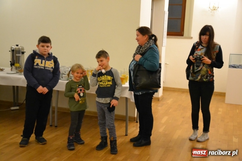 Zdjęcie w galerii na portalu naszraciborz.pl: ZNANE i NIE ZNANE – wernisaż wystawy na Zamku Piastowskim  wiadomości z regionu