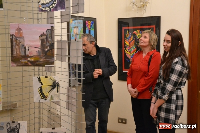 Zdjęcie w galerii na portalu naszraciborz.pl: ZNANE i NIE ZNANE – wernisaż wystawy na Zamku Piastowskim  wiadomości z regionu