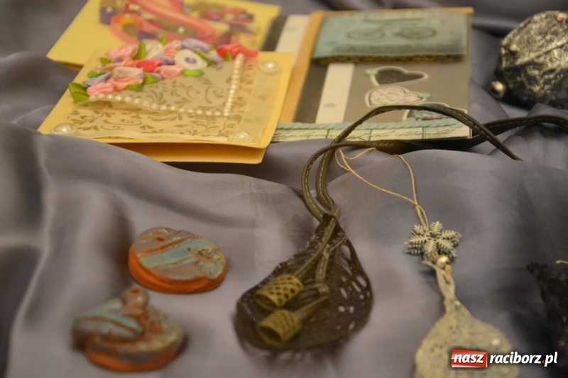 Zdjęcie w galerii na portalu naszraciborz.pl: ZNANE i NIE ZNANE – wernisaż wystawy na Zamku Piastowskim  wiadomości z regionu