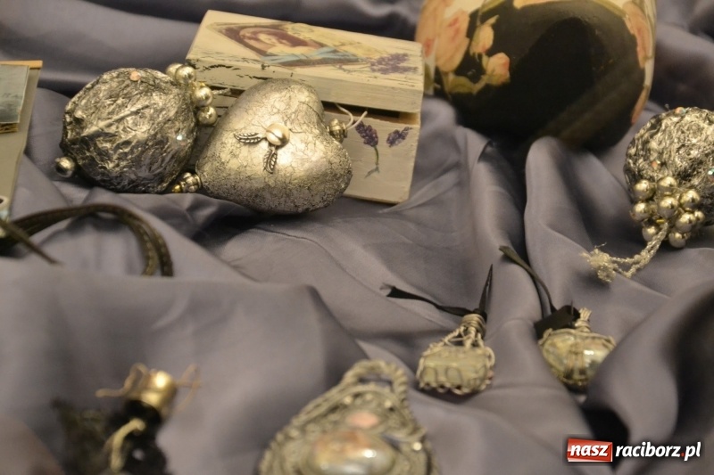 Zdjęcie w galerii na portalu naszraciborz.pl: ZNANE i NIE ZNANE – wernisaż wystawy na Zamku Piastowskim  wiadomości z regionu