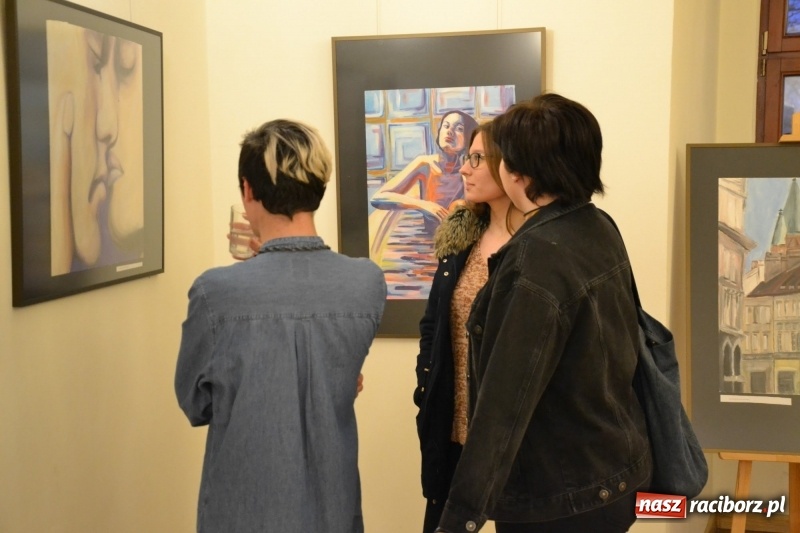 Zdjęcie w galerii na portalu naszraciborz.pl: ZNANE i NIE ZNANE – wernisaż wystawy na Zamku Piastowskim  wiadomości z regionu
