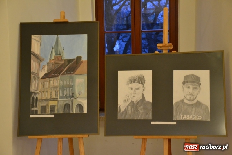 Zdjęcie w galerii na portalu naszraciborz.pl: ZNANE i NIE ZNANE – wernisaż wystawy na Zamku Piastowskim  wiadomości z regionu