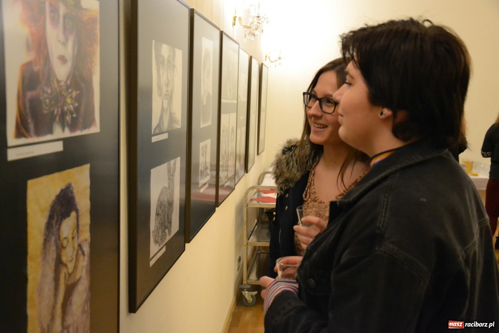 Zdjęcie w galerii na portalu naszraciborz.pl: ZNANE i NIE ZNANE – wernisaż wystawy na Zamku Piastowskim  wiadomości z regionu