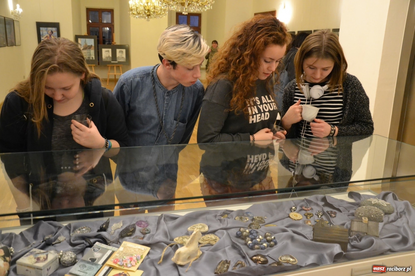 Zdjęcie w galerii na portalu naszraciborz.pl: ZNANE i NIE ZNANE – wernisaż wystawy na Zamku Piastowskim  wiadomości z regionu