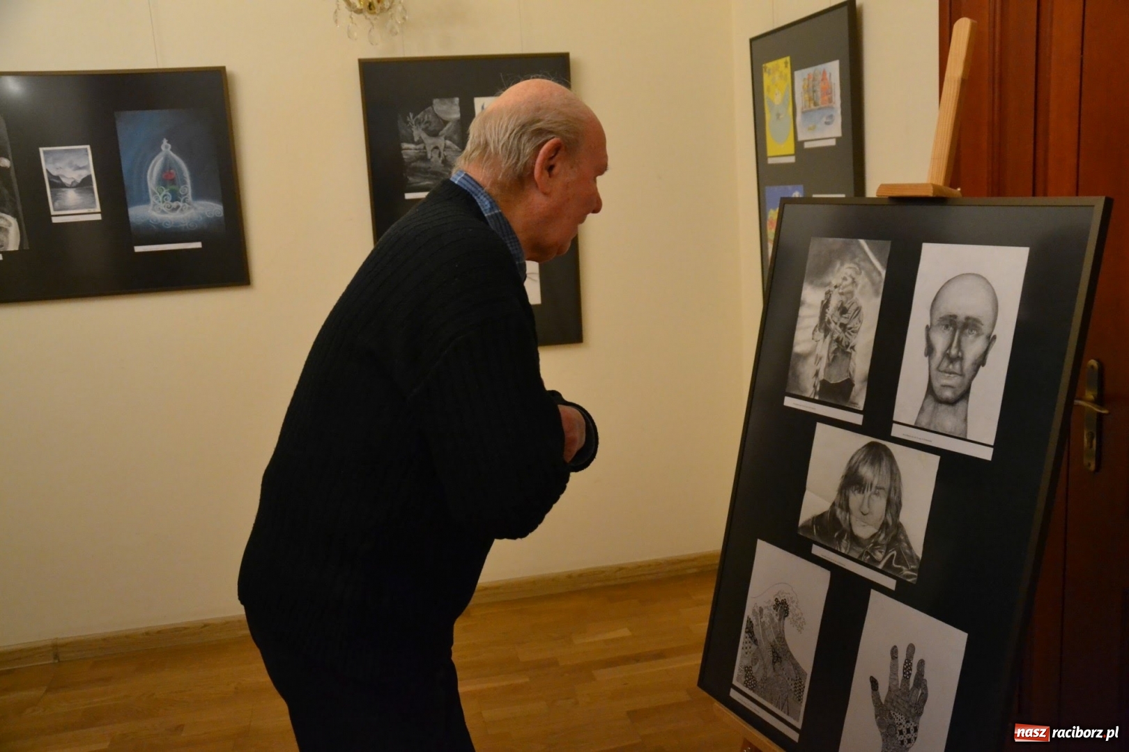 Zdjęcie w galerii na portalu naszraciborz.pl: ZNANE i NIE ZNANE – wernisaż wystawy na Zamku Piastowskim  wiadomości z regionu