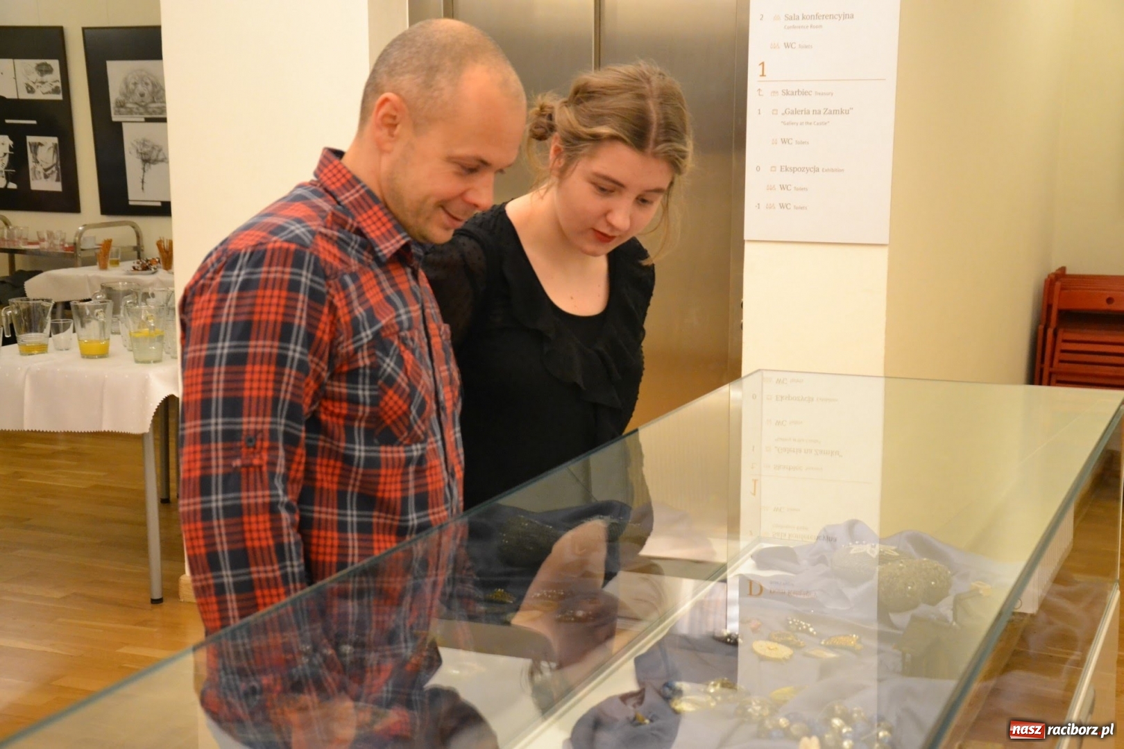 Zdjęcie w galerii na portalu naszraciborz.pl: ZNANE i NIE ZNANE – wernisaż wystawy na Zamku Piastowskim  wiadomości z regionu