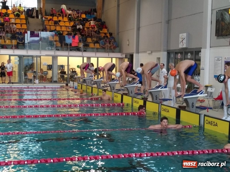 Zdjęcie w galerii na portalu naszraciborz.pl: Pływanie. Medalowe żniwo pływaków Szkoły Mistrzostwa Sportowego wiadomości z regionu