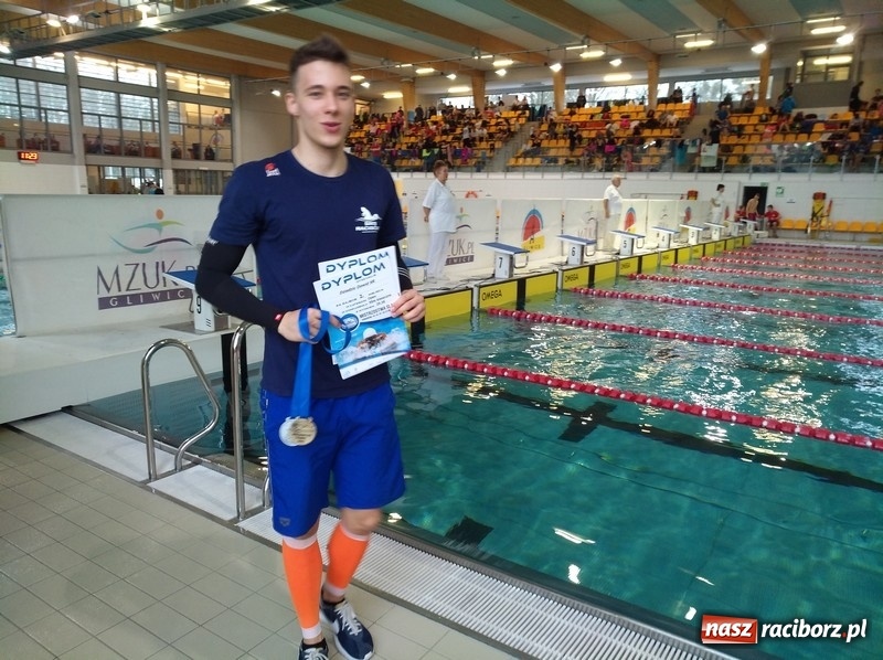 Zdjęcie w galerii na portalu naszraciborz.pl: Pływanie. Medalowe żniwo pływaków Szkoły Mistrzostwa Sportowego wiadomości z regionu