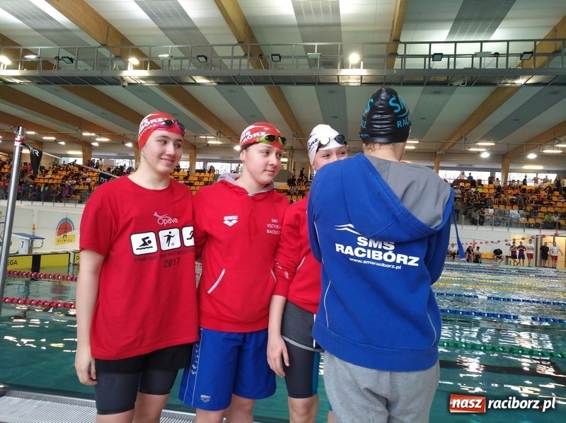 Zdjęcie w galerii na portalu naszraciborz.pl: Pływanie. Medalowe żniwo pływaków Szkoły Mistrzostwa Sportowego wiadomości z regionu