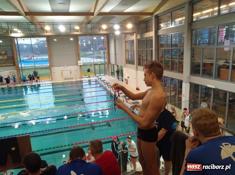 Zdjęcie w galerii na portalu naszraciborz.pl: Pływanie. Medalowe żniwo pływaków Szkoły Mistrzostwa Sportowego wiadomości z regionu