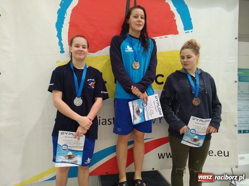 Zdjęcie w galerii na portalu naszraciborz.pl: Pływanie. Medalowe żniwo pływaków Szkoły Mistrzostwa Sportowego wiadomości z regionu