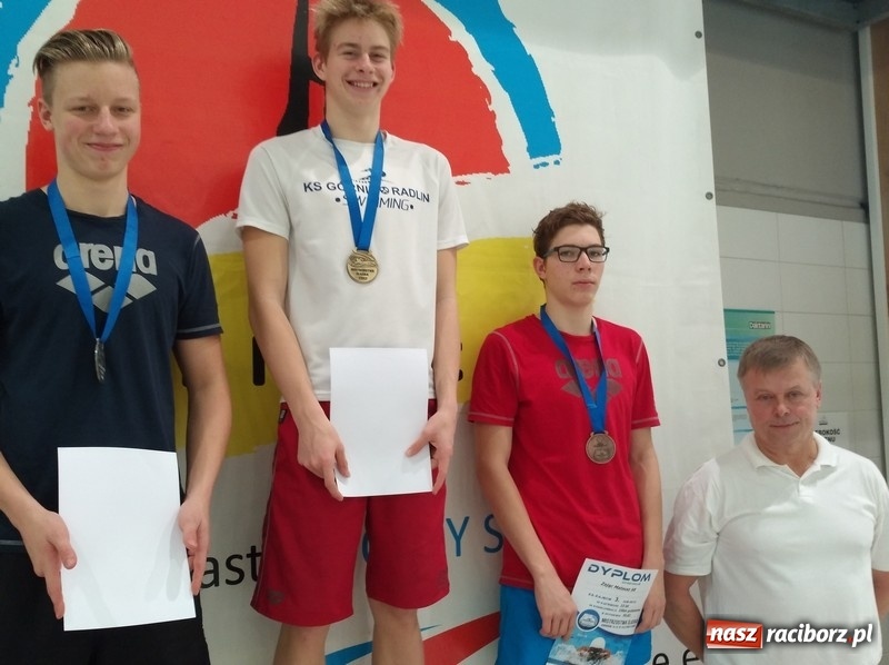 Zdjęcie w galerii na portalu naszraciborz.pl: Pływanie. Medalowe żniwo pływaków Szkoły Mistrzostwa Sportowego wiadomości z regionu