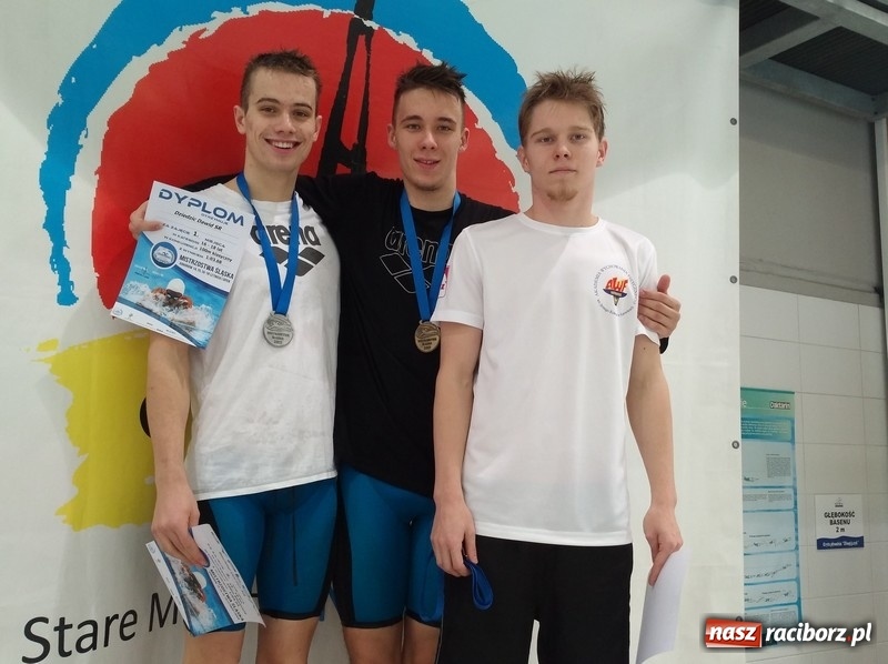 Zdjęcie w galerii na portalu naszraciborz.pl: Pływanie. Medalowe żniwo pływaków Szkoły Mistrzostwa Sportowego wiadomości z regionu