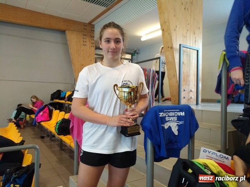 Zdjęcie w galerii na portalu naszraciborz.pl: Pływanie. Medalowe żniwo pływaków Szkoły Mistrzostwa Sportowego wiadomości z regionu