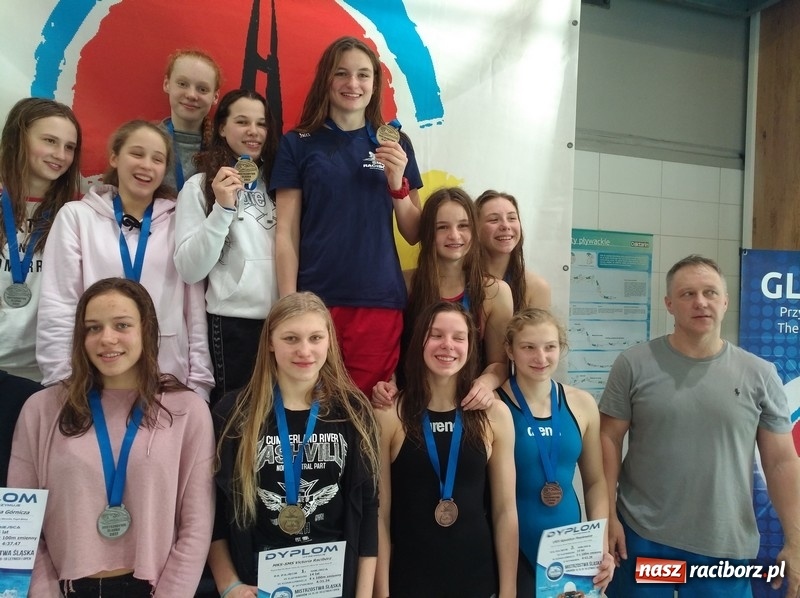 Zdjęcie w galerii na portalu naszraciborz.pl: Pływanie. Medalowe żniwo pływaków Szkoły Mistrzostwa Sportowego wiadomości z regionu