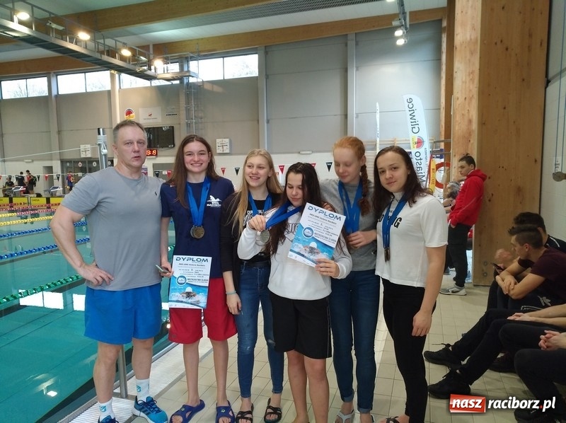 Zdjęcie w galerii na portalu naszraciborz.pl: Pływanie. Medalowe żniwo pływaków Szkoły Mistrzostwa Sportowego wiadomości z regionu