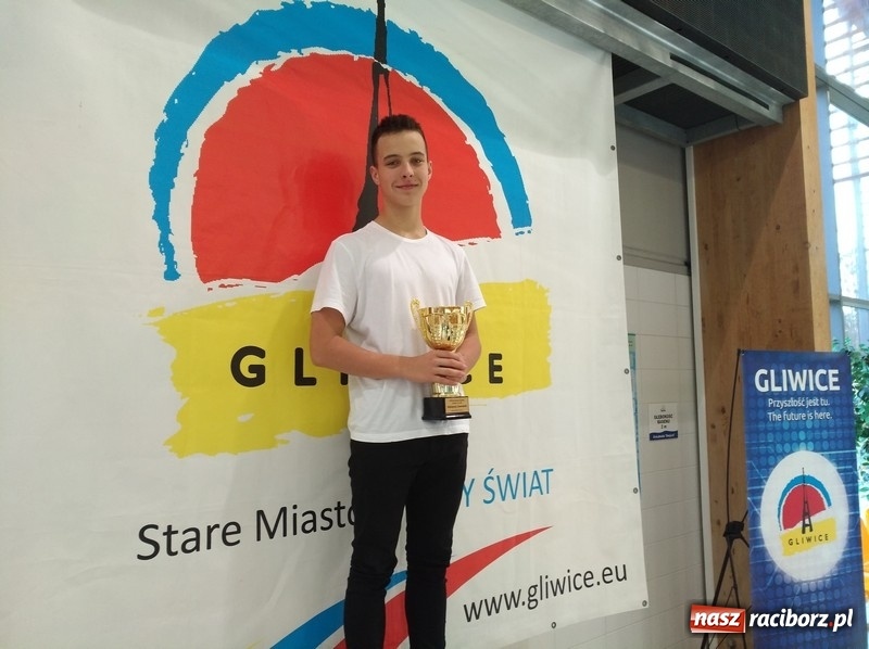 Zdjęcie w galerii na portalu naszraciborz.pl: Pływanie. Medalowe żniwo pływaków Szkoły Mistrzostwa Sportowego wiadomości z regionu