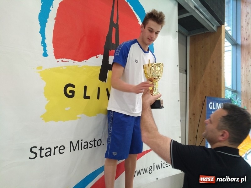 Zdjęcie w galerii na portalu naszraciborz.pl: Pływanie. Medalowe żniwo pływaków Szkoły Mistrzostwa Sportowego wiadomości z regionu