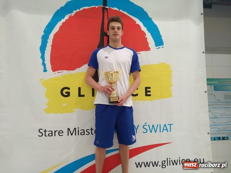 Zdjęcie w galerii na portalu naszraciborz.pl: Pływanie. Medalowe żniwo pływaków Szkoły Mistrzostwa Sportowego wiadomości z regionu