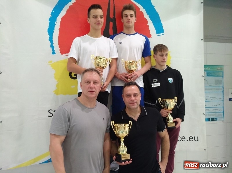 Zdjęcie w galerii na portalu naszraciborz.pl: Pływanie. Medalowe żniwo pływaków Szkoły Mistrzostwa Sportowego wiadomości z regionu