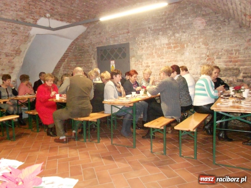 Zdjęcie w galerii na portalu naszraciborz.pl: Spotkanie opłatkowe Uniwersytetu Trzeciego Wieku w Rudach wiadomości z regionu