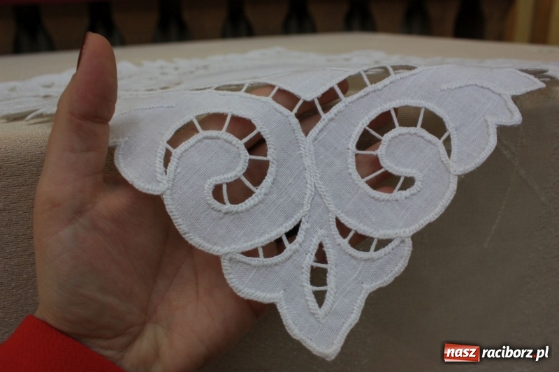 Zdjęcie w galerii na portalu naszraciborz.pl: Jak za starego pyrwe, czyli tradycyjne skubanie pierza w Borucinie wiadomości z regionu