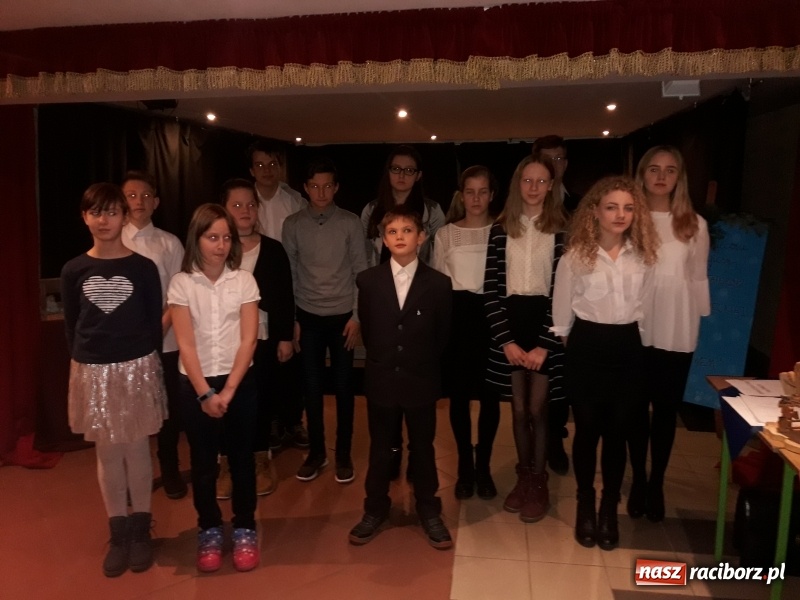 Zdjęcie w galerii na portalu naszraciborz.pl: Konkurs recytatorski w SP 1 wiadomości z regionu