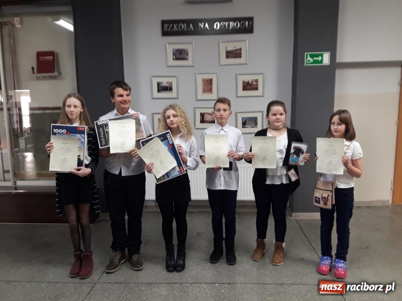 Zdjęcie w galerii na portalu naszraciborz.pl: Konkurs recytatorski w SP 1 wiadomości z regionu