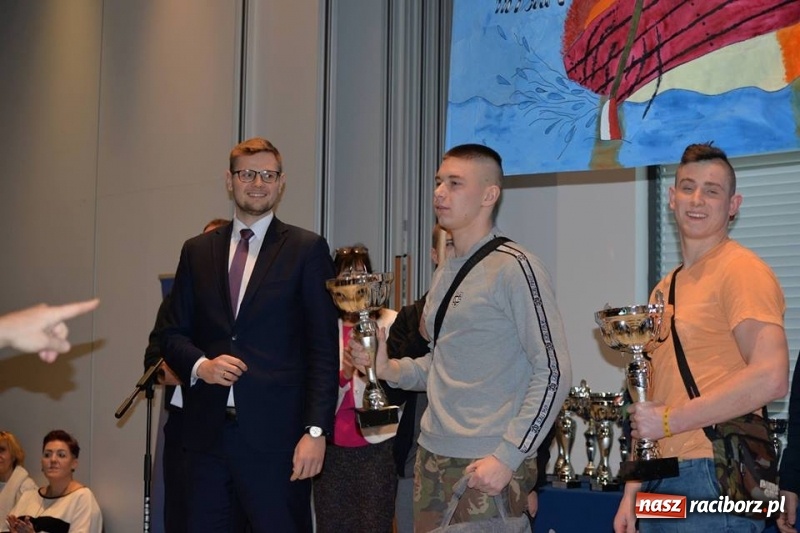 Zdjęcie w galerii na portalu naszraciborz.pl: Wychowankowie raciborskiego poprawczaka zwycięzcami zawodów w ramach akcji Sport przeciw agresji wiadomości z regionu