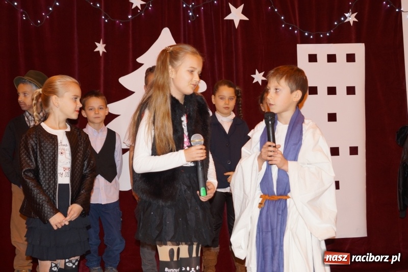 Zdjęcie w galerii na portalu naszraciborz.pl: Kiermasz Podaruj serce w szkole w Markowicach wiadomości z regionu