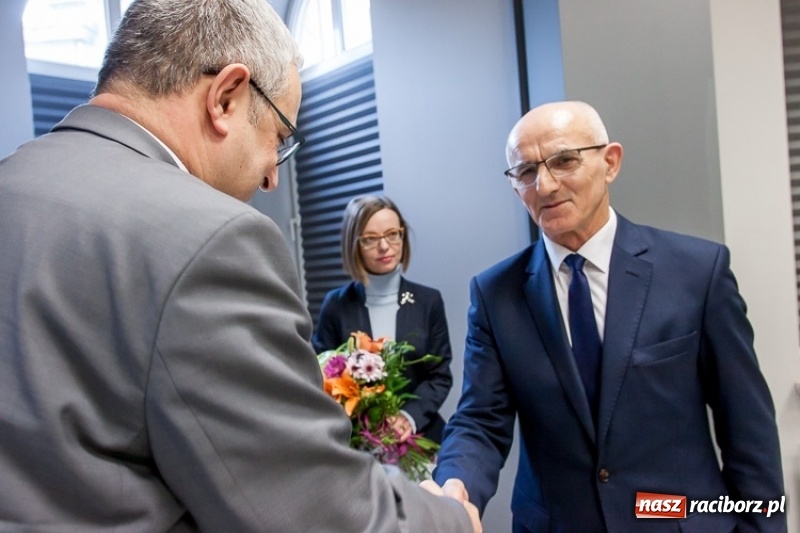 Zdjęcie w galerii na portalu naszraciborz.pl: Starosta odebrał nagrodę marszałka za renowację kaplicy zamkowej wiadomości z regionu