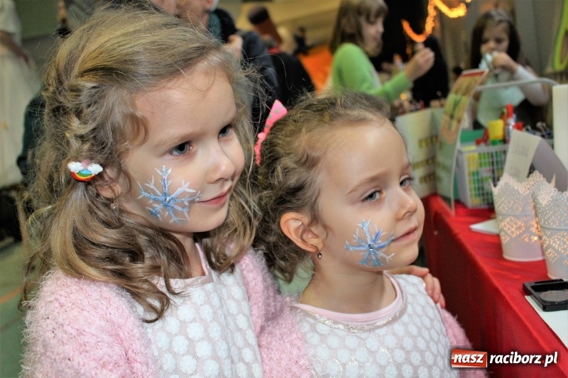 Zdjęcie w galerii na portalu naszraciborz.pl: Prosili, wołali, zapraszali... Aż w końcu przyszedł Mikołaj z wielkim worem! wiadomości z regionu