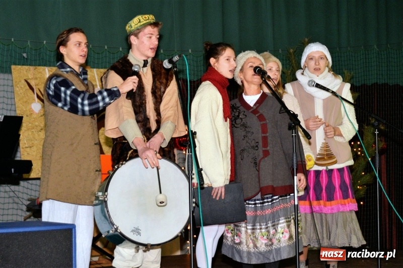 Zdjęcie w galerii na portalu naszraciborz.pl: Prosili, wołali, zapraszali... Aż w końcu przyszedł Mikołaj z wielkim worem! wiadomości z regionu