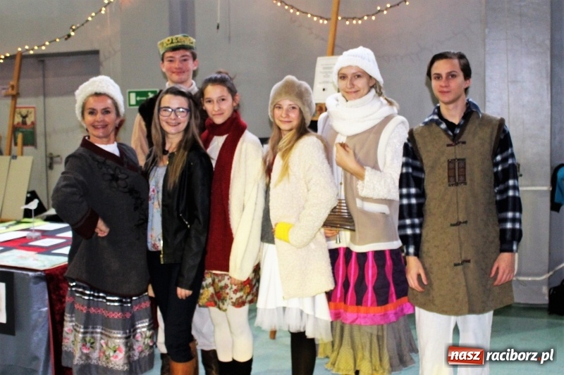 Zdjęcie w galerii na portalu naszraciborz.pl: Prosili, wołali, zapraszali... Aż w końcu przyszedł Mikołaj z wielkim worem! wiadomości z regionu